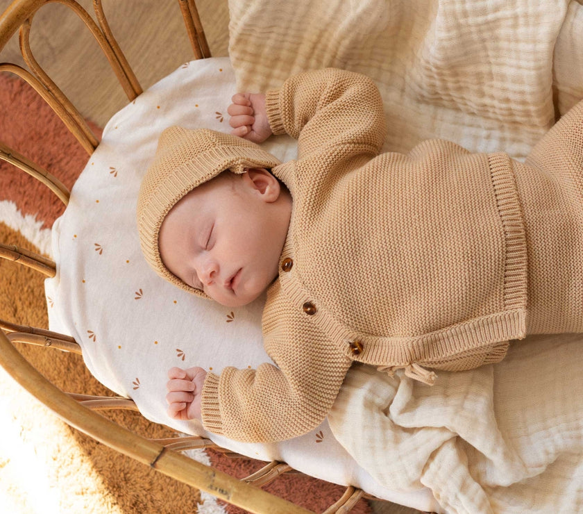 Lot of newborn bra, hat, Caramel slippers