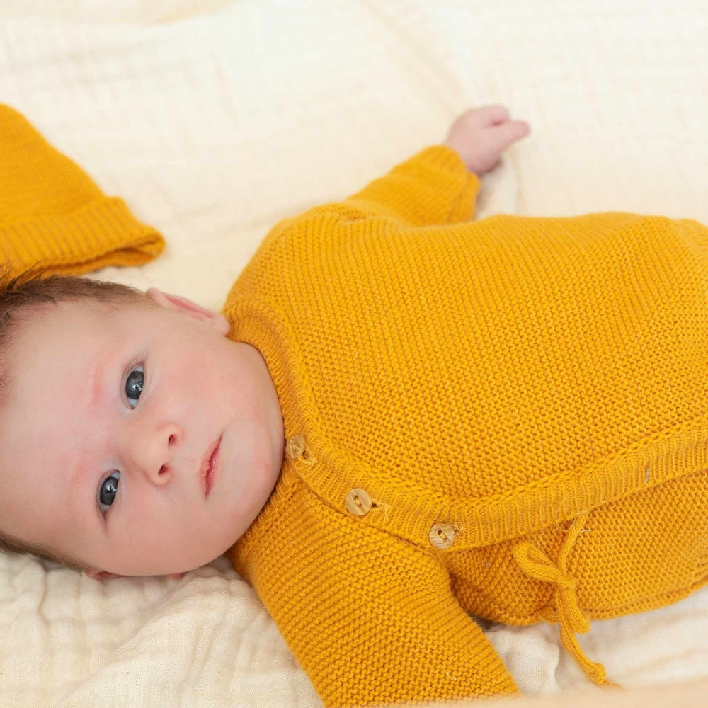 Brassière naissance chaussons et bonnet  MOUTARDE